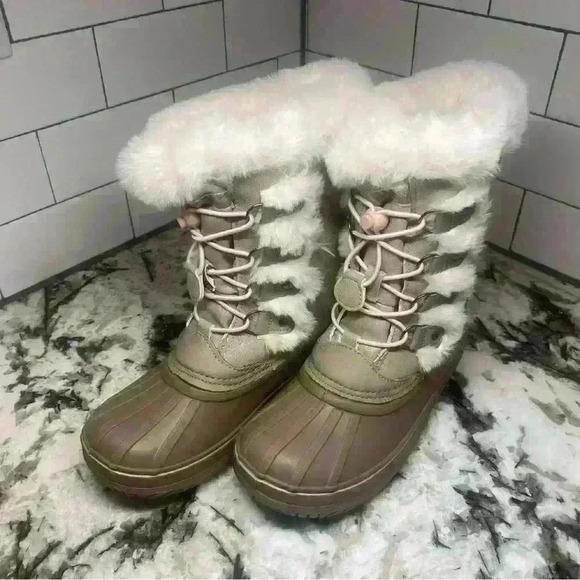 LONDON FOG Girls Enfield Warm Boot tan/pink SZ 4 NWOT - Picture 1 of 11